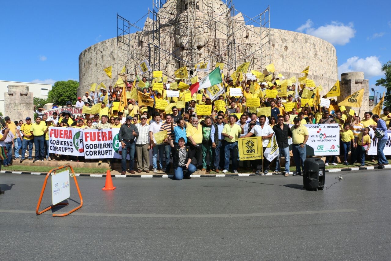 PT y PRD protestan en Mérida